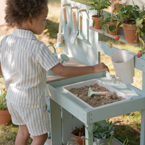 Gartenküche aus Holz