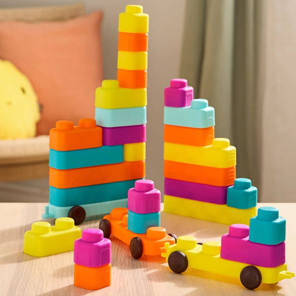 Miękkie klocki sensoryczne z wagonikami B. Toys – Buildin’ Squishies