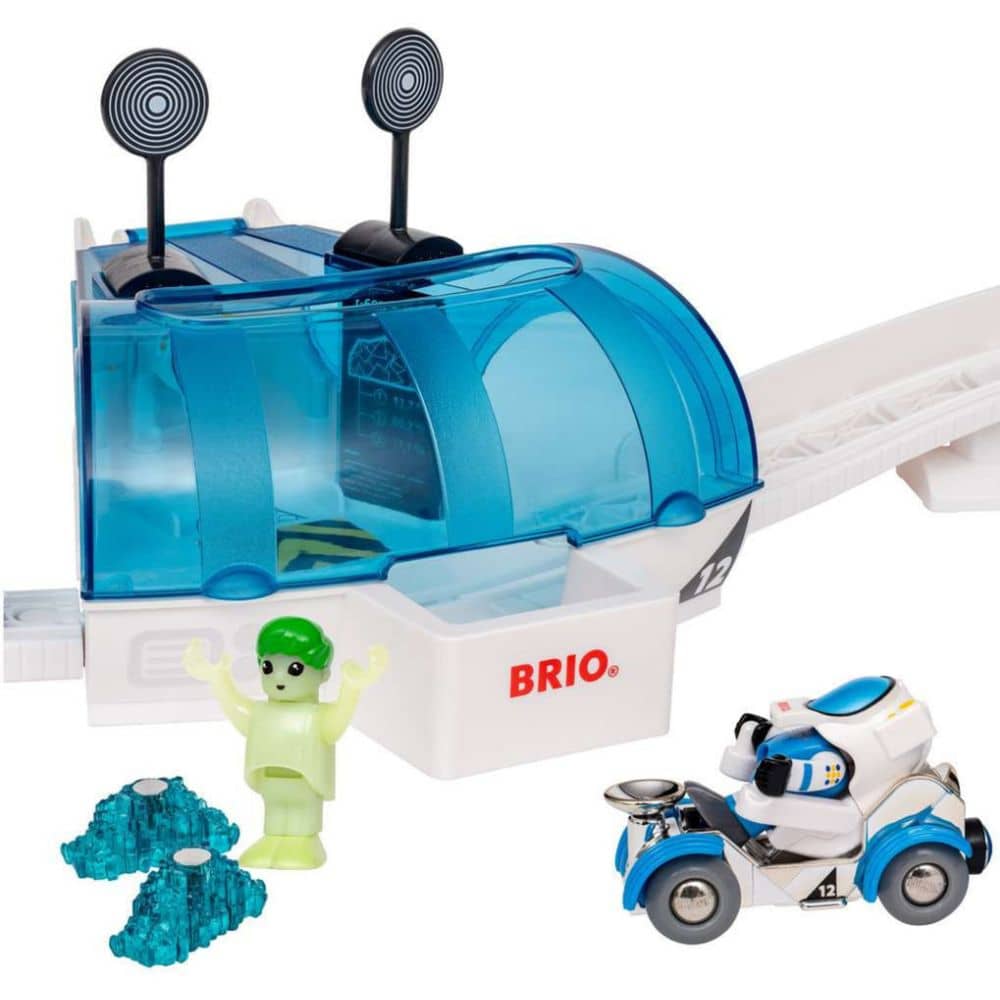 BRIO World Space Station Set aufgebaut mit Station und erhöhter Strecke