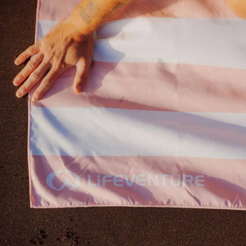 Schnelltrocknendes Handtuch - SoftFibre Recycled, Pink Stripe (150 × 90 cm)