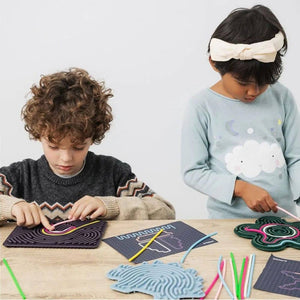 Miniland Flexihetti - Kinder spielen mit den Sensorik-Puzzles am Tisch