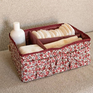 Wickelorganizer Lily Garden von That's Mine mit Windeln und Pflegeprodukten