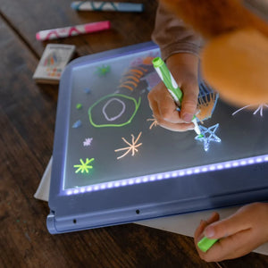 Beleuchtetes Tablet zum Schreiben- und Zeichnenlernen Kidydraw Pro – Manga
