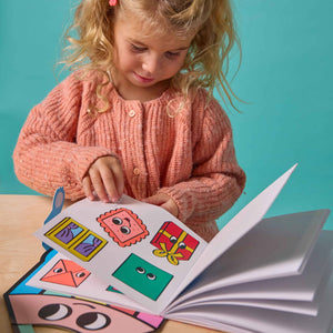 Montessori-Malbuch mit Aufklebern – Figuren und Formen