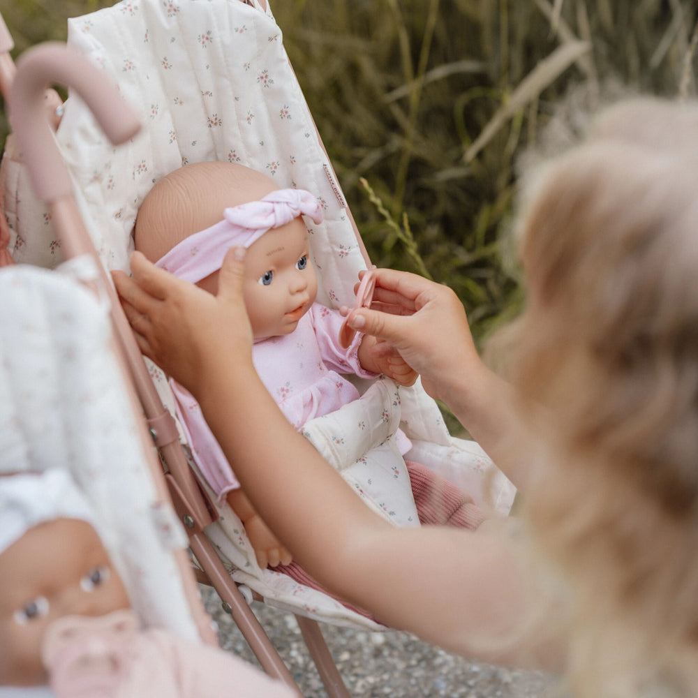 Babypuppe Lily mit Zubehör –  Spielpuppe ab 18 Monaten