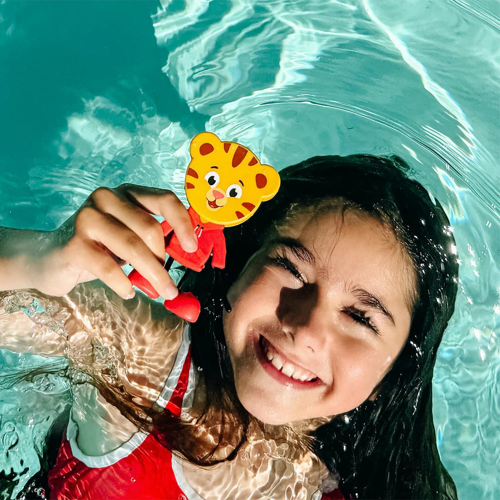 Badefigur Tiger Daniel – Set mit zwei im Wasser leuchtenden Sensorikwürfeln von Glo Pals