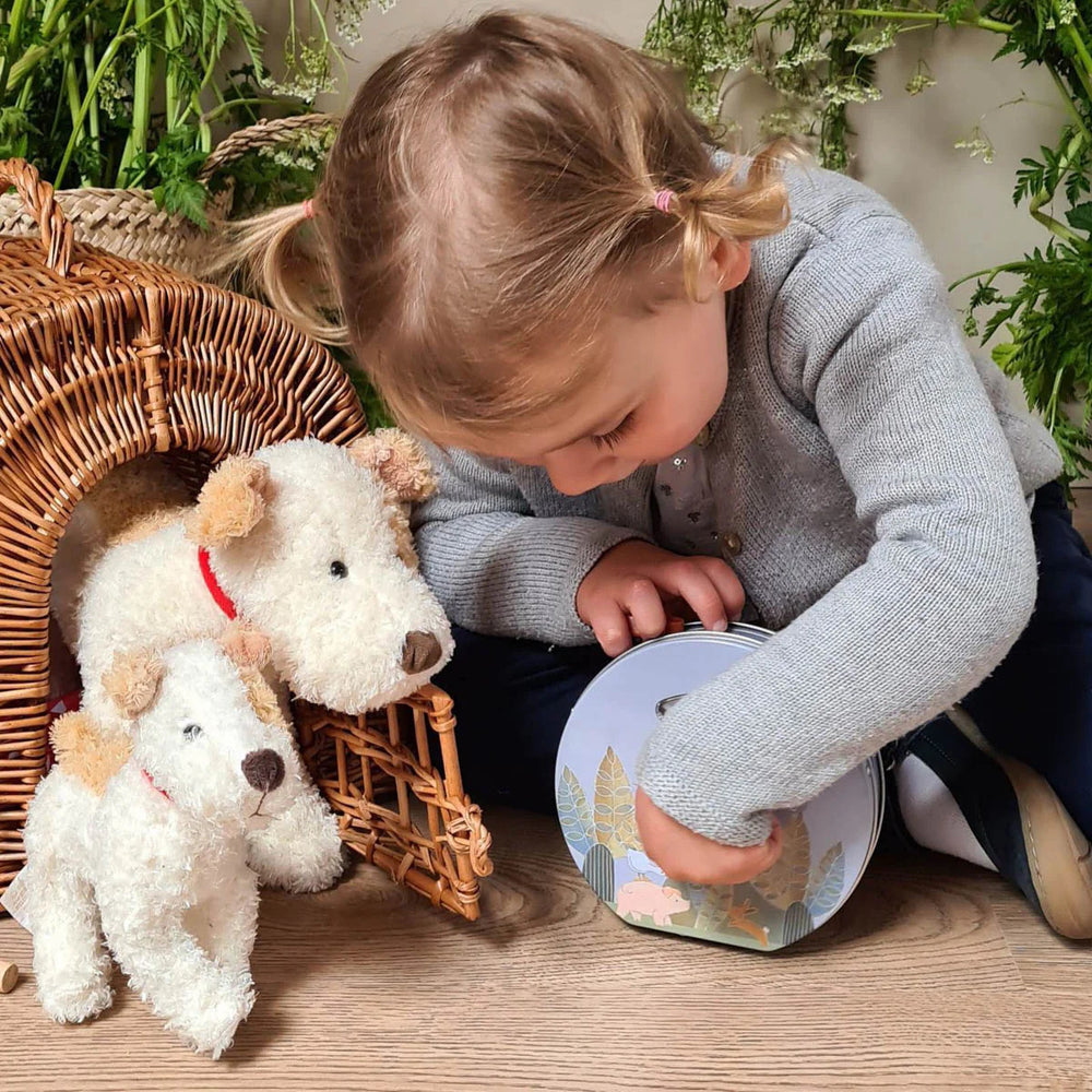 Kuschelhund Eliot klein von Egmont Toys, weicher Stoffhund mit niedlichem Design und Details