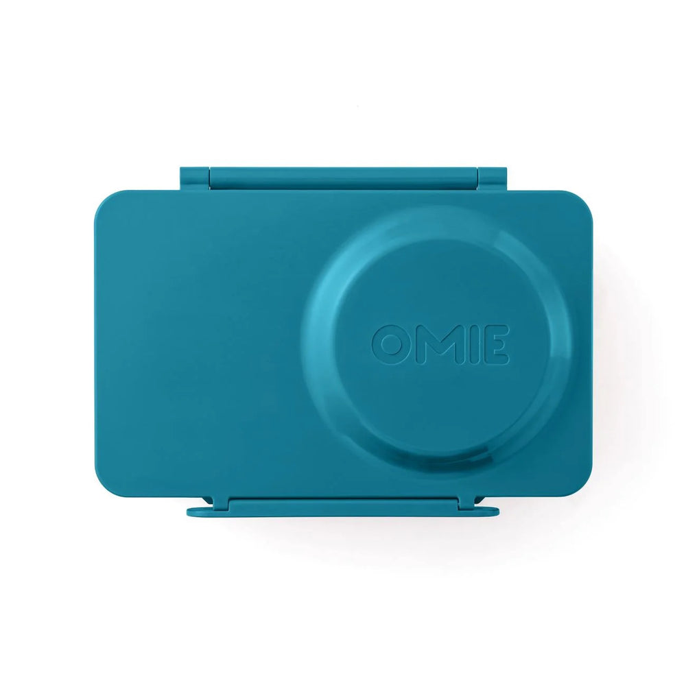 Lunchbox mit Thermosbehälter OmieBox Up – Teal Green mit offenem Fach und Edelstahl-Thermosbehälter gefüllt mit Essen