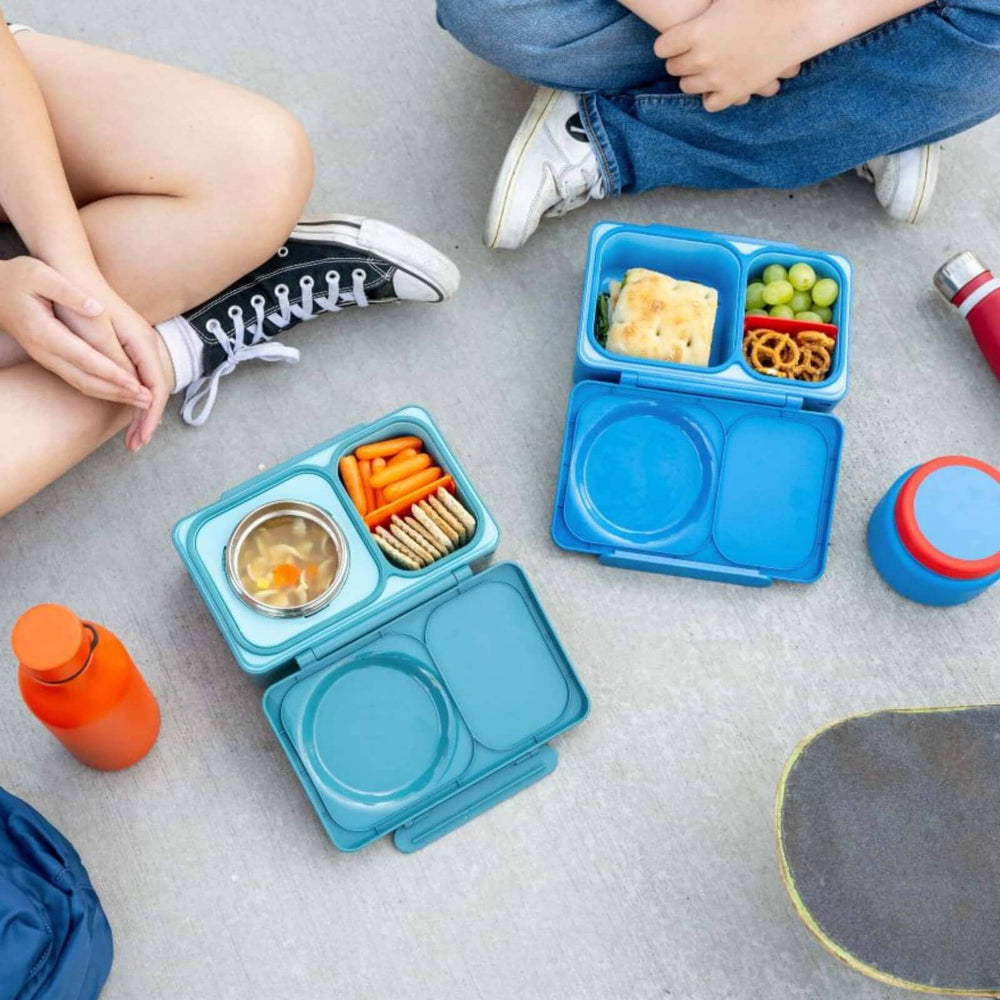 Lunchbox mit Thermosbehälter OmieBox Up – Cosmic Blue mit Fächern für Snacks und Edelstahl Thermosbehälter