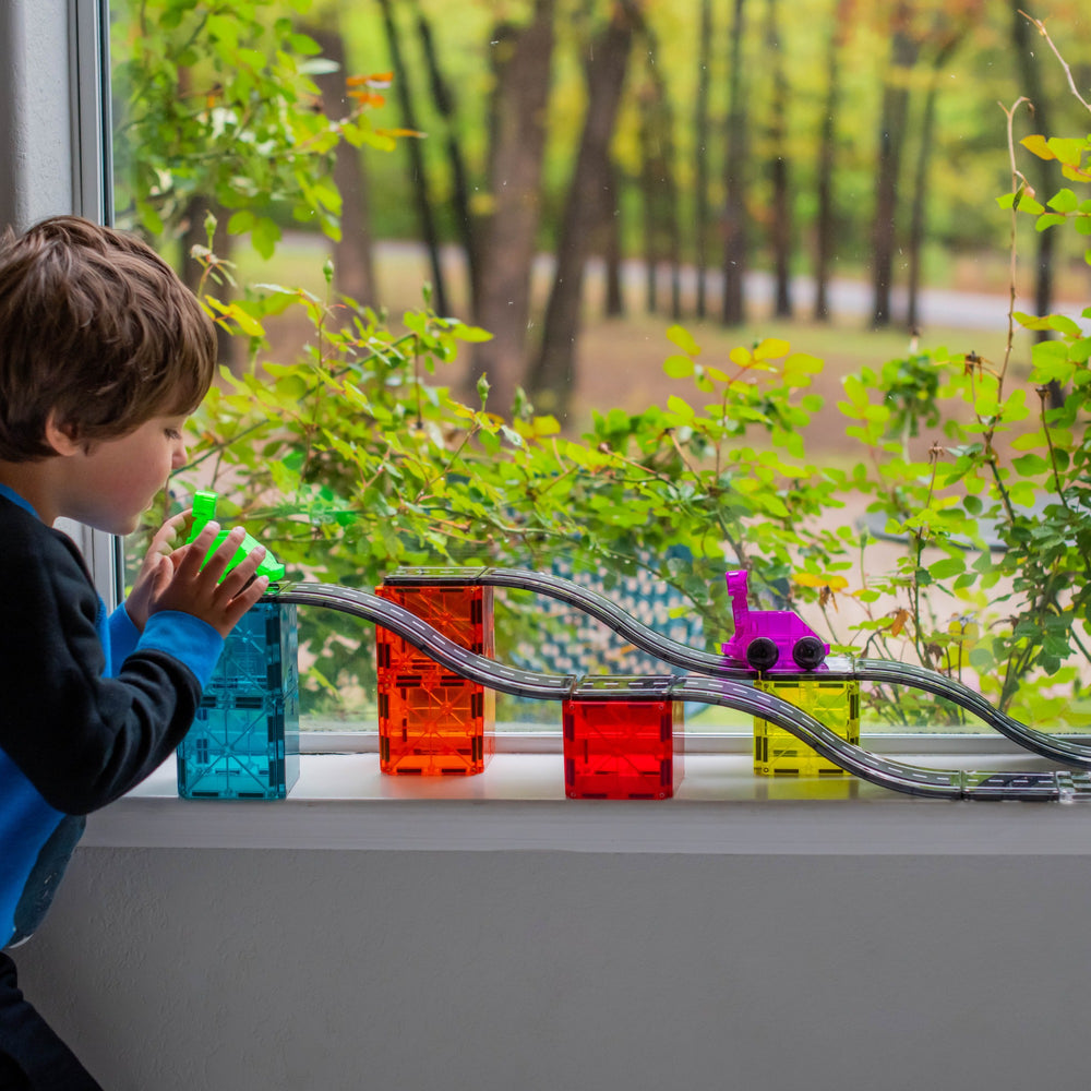 MAGNA-TILES Magnetbausteine Kinder Set mit 40 Teilen, inklusive Rennstrecke und Fahrzeugen