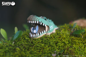 Öko Puzzle 3D Krokodil von Eugy auf Moos mit detaillierten Holzschichten und lebendigen Farben