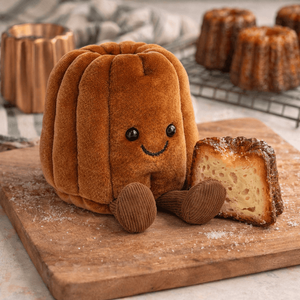 Plüsch Canelés aus Frankreich von Jellycat mit einem süßen Gesicht und braunem plüschigem Körper