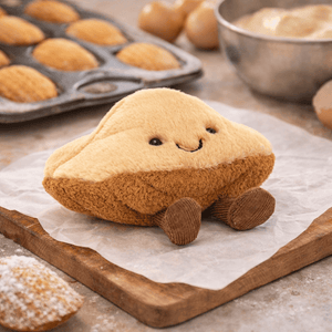Plüsch Magdalena Margaux von Jellycat, weiche und kuschlige Spielzeugfigur in Gebäckform