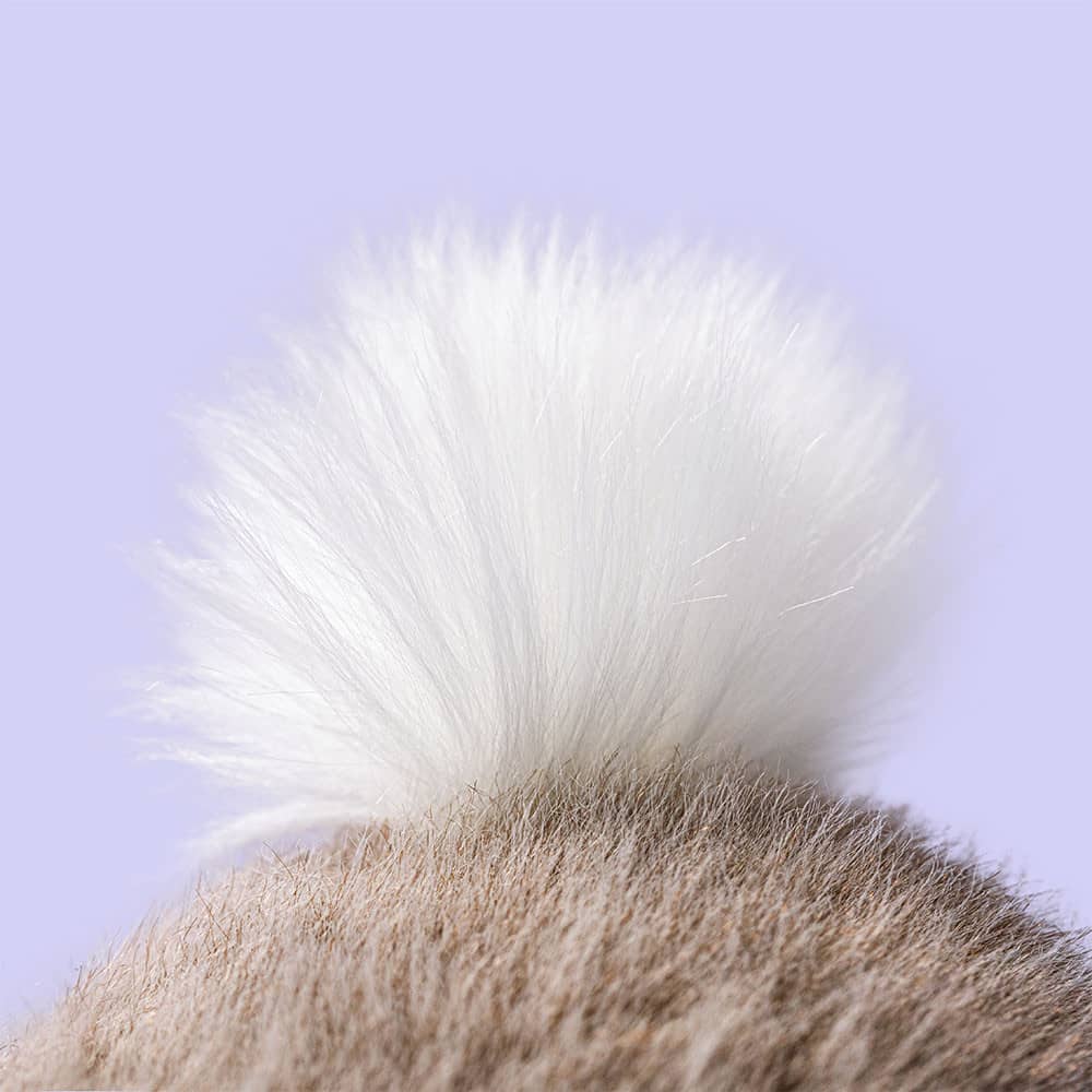 Jellycat Plüschhase Flufflet Fawn in Grau mit großen Ohren und knuddeligem Körper