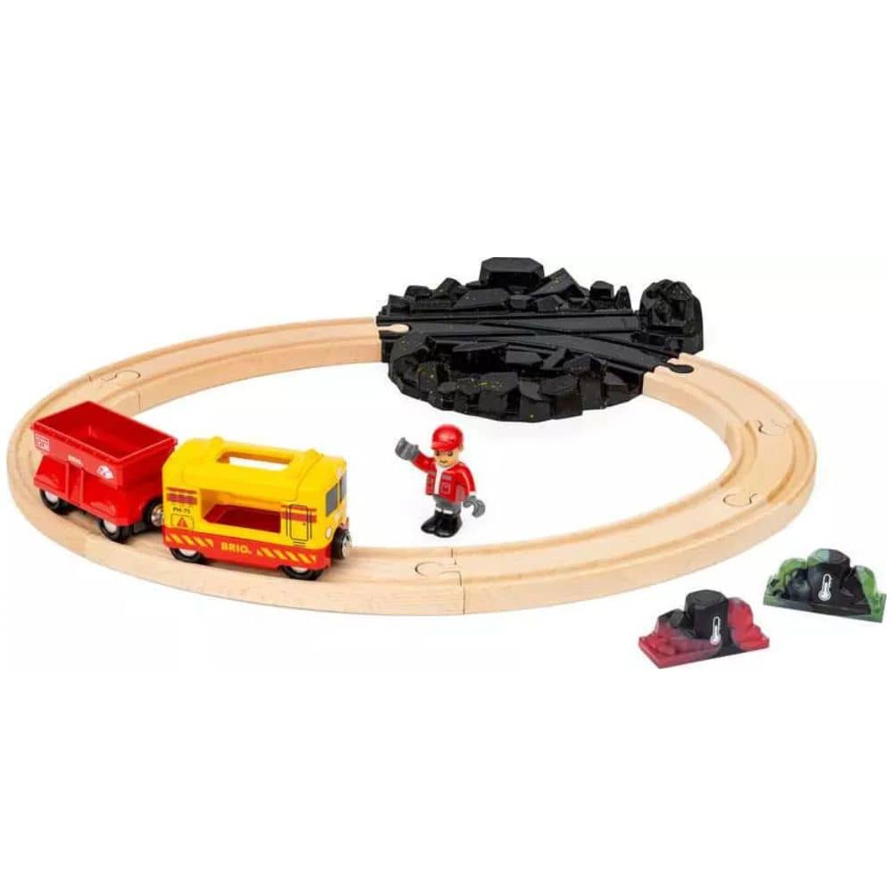 Ein Güterzug mit einem Waggon und einer Edelsteinmine