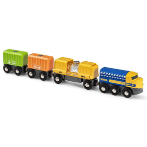 Güterzug mit drei Waggons