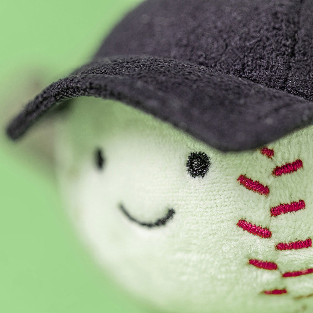 Jellycat Schlüsselanhänger – Baseball 12 cm mit schwarzer Mütze und weichen Armen