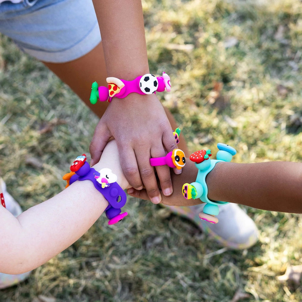 Fat Brain Toys Schmuckset Plip Charms – Violett mit Armband und bunten Charm-Anhängern