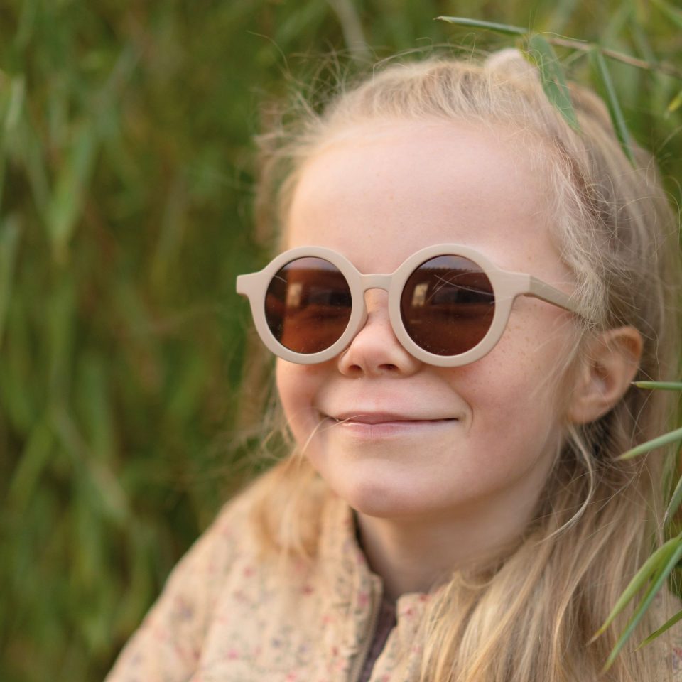 FOLLOW the duck Sonnenbrille Craspedia – Blush Rose 3–8 Jahre mit rundem Rahmen und dunklen Gläsern
