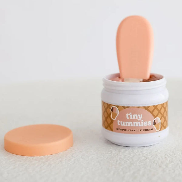 Tiny Harlow magisches Glas Füttern Puppen mit einem Löffel und Neapolitanischem Eis-Design