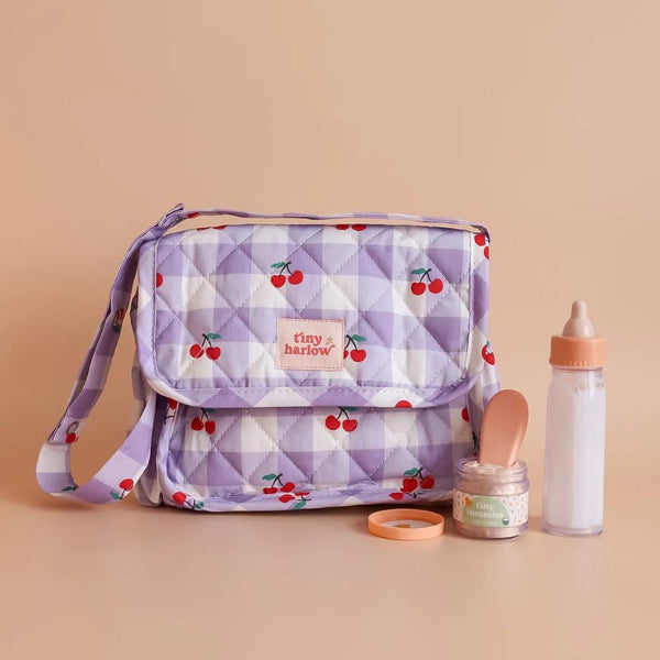 Lila Tiny Harlow Puppenzubehör Tasche mit Kirschmotiv und Flasche für Puppenliebhaber